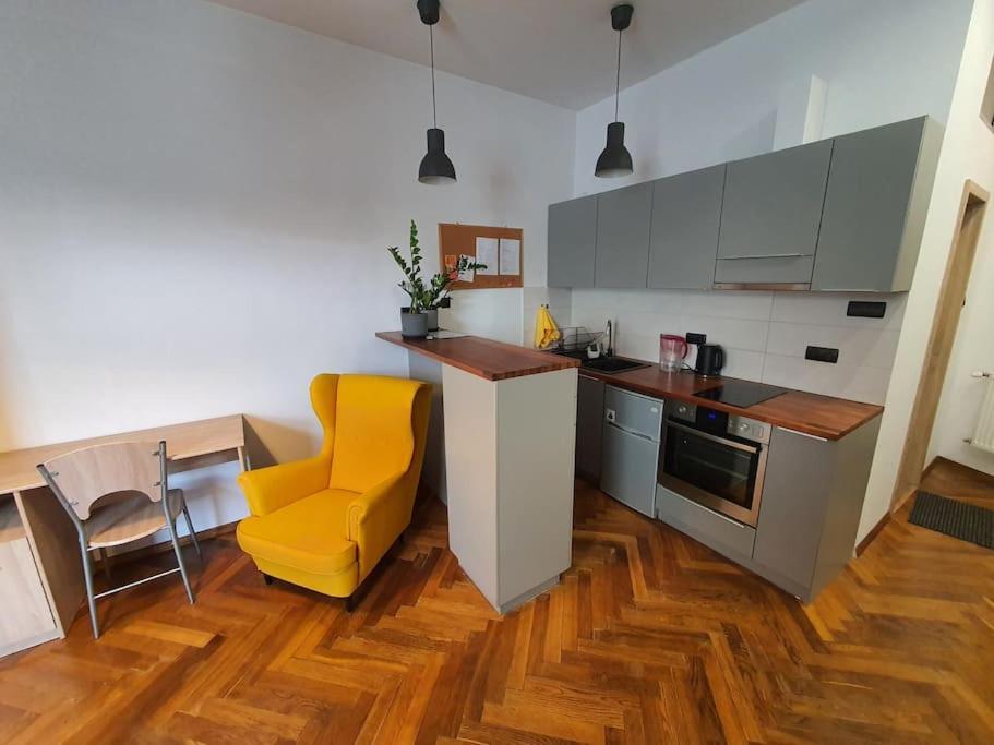 Apartment Przy Szkole Filmowej, Darmowy Parking