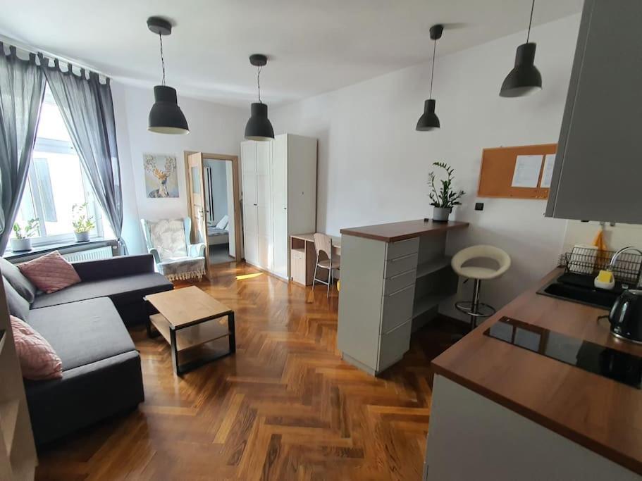 Przy Szkole Filmowej, Darmowy Parking Apartment *