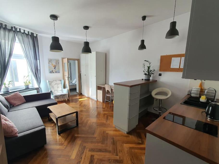 Przy Szkole Filmowej, Darmowy Parking Apartment *
