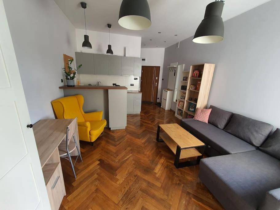 Przy Szkole Filmowej, Darmowy Parking Apartment